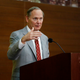 Illustration for article titled USC Athletic Director Pat Haden To Step Down In June